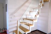 Treppe in DG - Sonnendurchflutete 3,5-Zimmer-Maisonettewohnung in Oberneuland