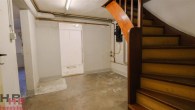 Geteviertel: Bremer Reihenhaus in herrlicher Lage mit großem Garten - Treppe in die Kellerräume