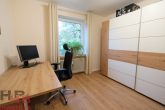 Zweites Arbeitszimmer - Komplett renovierte 4-Zimmer Wohnung mit Balkon in bester Lage