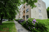 Bremen-Mahndorf: 3 Zi.-Wohnung mit 2 Loggien und Einzelgarage - Vorderansicht des Hauses