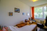 Schlafzimmer 2 - FERNWÄRME - Gepflegter seniorengerechter Atrium-Bungalow mit Garage